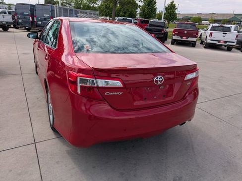 Used 2014 Toyota Camry SE FWD image 14