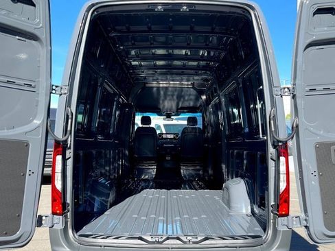 Used 2025 Mercedes-Benz Sprinter 2500 image 22
