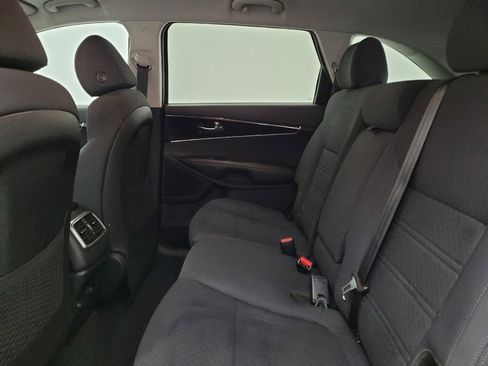 Used 2020 Kia Sorento LX AWD/4WD image 18