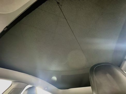 Used 2021 Tesla Model Y Long Range AWD/4WD image 25