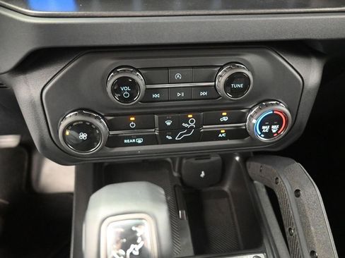 New 2025 Ford Bronco Badlands image 3