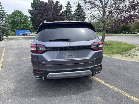 Used 2025 Honda Pilot Touring image 4