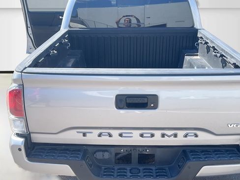 Used 2021 Toyota Tacoma TRD Off-Road w/ Technology Package AWD/4WD image 25