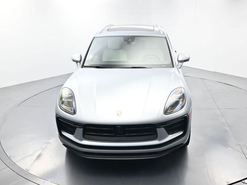 Certified 2025 Porsche Macan image 46