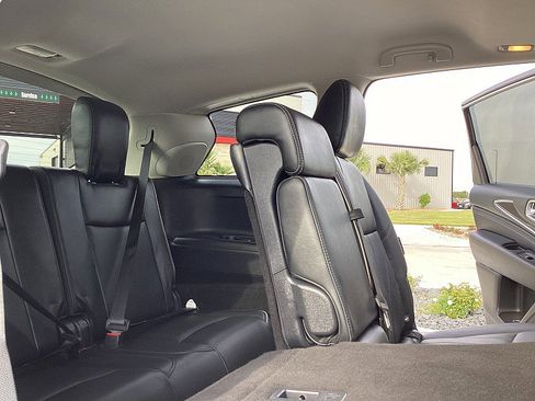 Used 2020 INFINITI QX60 Luxe w/ Essential Package image 16