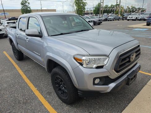 Used 2020 Toyota Tacoma SR5 image 3