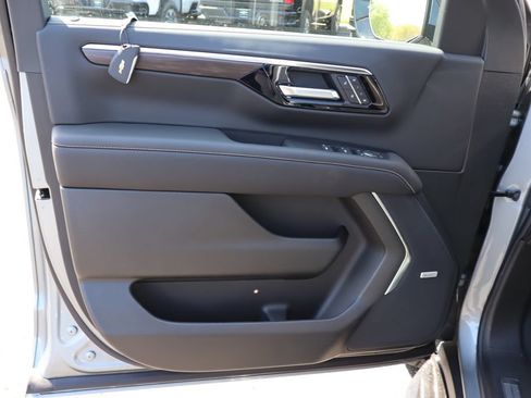New 2026 Chevrolet Suburban Premier AWD/4WD image 4