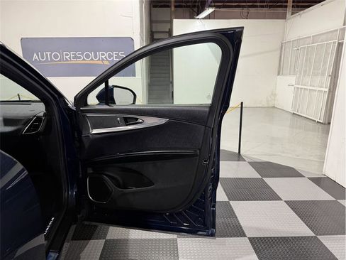 Used 2017 Lincoln MKX Reserve image 27