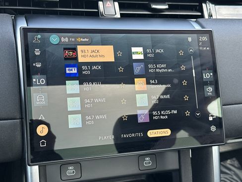 Used 2025 Land Rover Discovery Sport S image 21