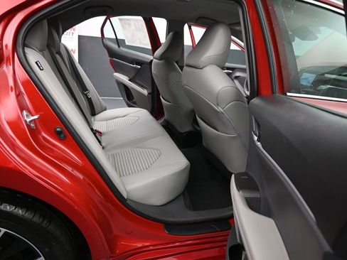 Used 2022 Toyota Camry SE image 24