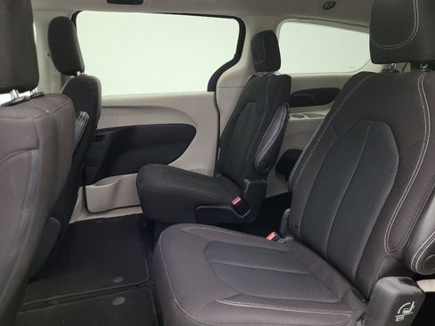 Used 2023 Chrysler Voyager LX FWD image 18