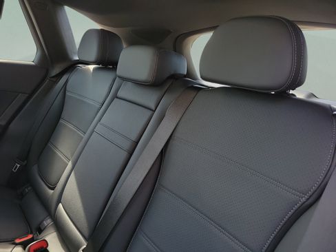 Certified 2026 Mercedes-Benz GLC 300 image 9