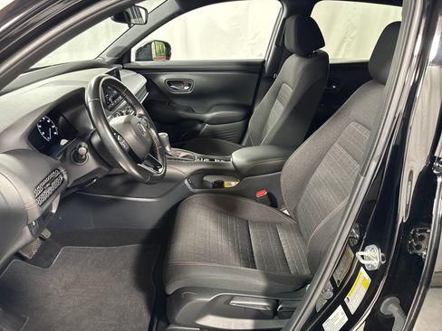Used 2025 Honda HR-V Sport image 3