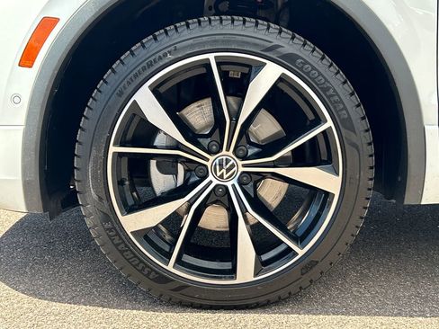 Used 2022 Volkswagen Tiguan SEL R-Line AWD/4WD image 25