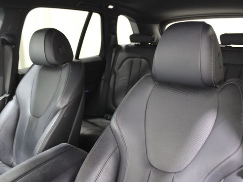 Used 2019 BMW X5 xDrive40i w/ M Sport Package image 5