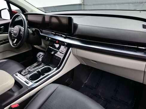 Used 2022 Kia Carnival SX Prestige image 15