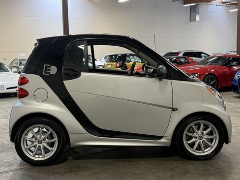 Used 2015 smart fortwo electric drive RWD image 10