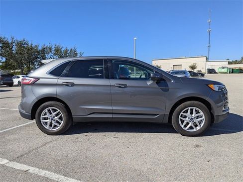 Used 2022 Ford Edge SEL image 3