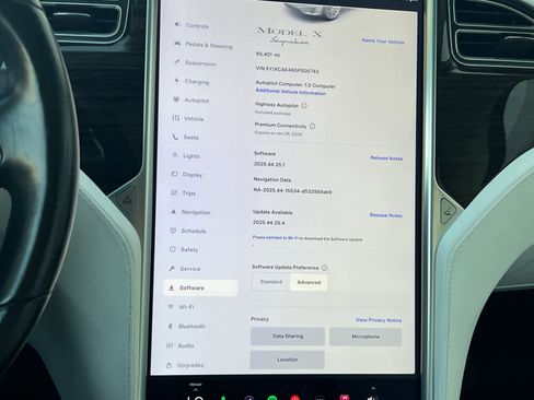 Used 2016 Tesla Model X P90D image 31