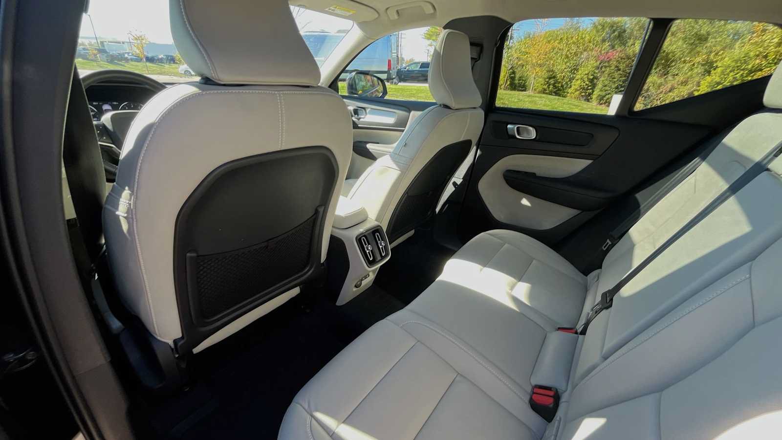 Used 2022 Volvo XC40 T5 Momentum w/ Premium Package AWD/4WD image 13