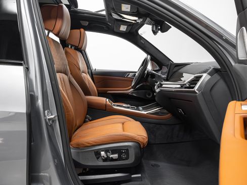 Used 2024 BMW X7 M60i w/ Executive Package image 21