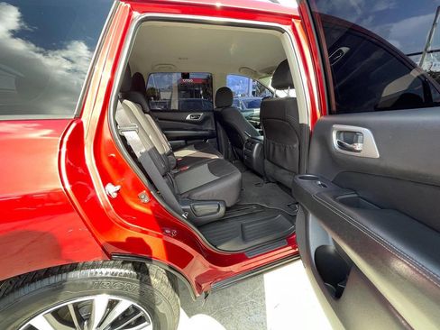 Used 2018 Nissan Pathfinder S FWD image 11