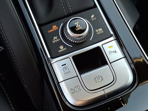 Used 2024 Kia Telluride EX w/ EX Captain's Chair Package image 28