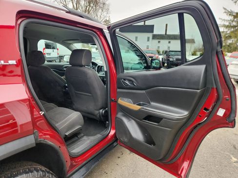 Used 2017 GMC Acadia SLE AWD/4WD image 47
