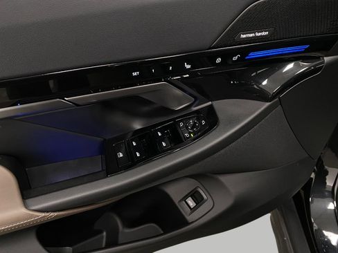 Certified 2026 BMW 530i xDrive w/ Premium Package image 32