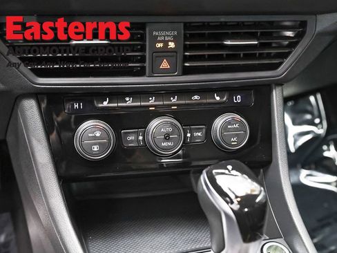 Used 2024 Volkswagen Jetta SE FWD image 19