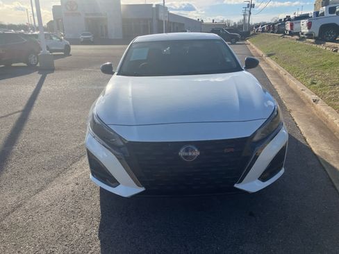 Used 2024 Nissan Altima 2.5 SR image 2