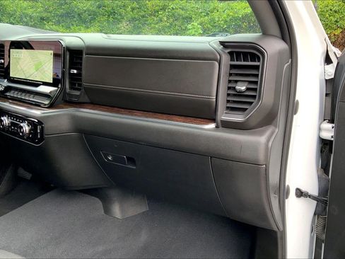 Used 2024 GMC Sierra 2500 SLE w/ SLE Value Package; AWD/4WD image 17