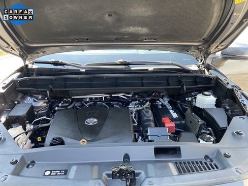 Used 2020 Toyota Highlander LE image 40