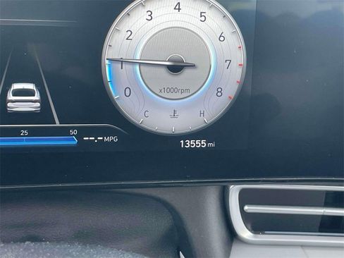 Used 2023 Hyundai Elantra Limited image 27