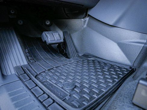 Used 2024 INEOS Grenadier Fieldmaster Edition image 17