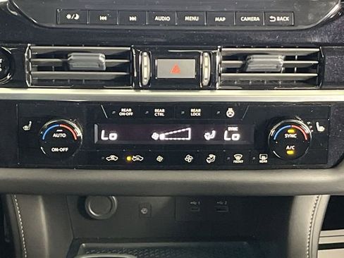 Certified 2025 Nissan Pathfinder SL FWD image 19