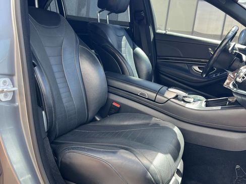 Used 2015 Mercedes-Benz S 550 Sedan w/ Sport Package w/ Sport Package image 18