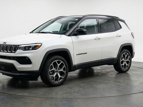 Used 2025 Jeep Compass Limited AWD/4WD image 3