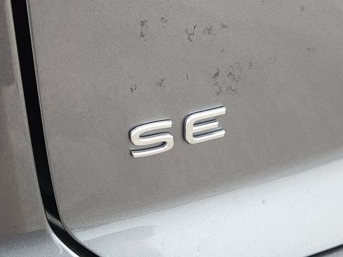 Used 2024 Volkswagen Atlas Cross Sport SE FWD image 8