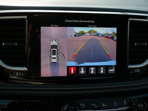 Used 2022 Chrysler Pacifica Limited w/ Uconnect Theater Family Group AWD/4WD image 21