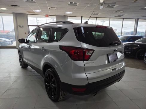 Used 2019 Ford Escape SE image 5
