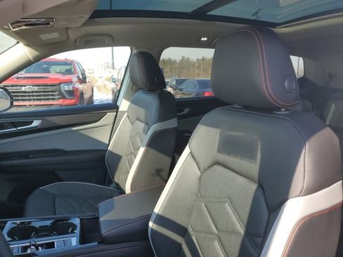 New 2026 Volkswagen Atlas Peak Edition image 12