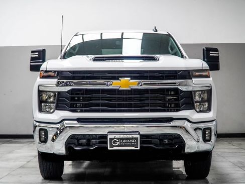 Used 2025 Chevrolet Silverado 2500 LT w/ Convenience Package AWD/4WD image 7