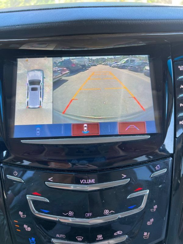 Used 2018 Cadillac Escalade ESV Luxury RWD image 21