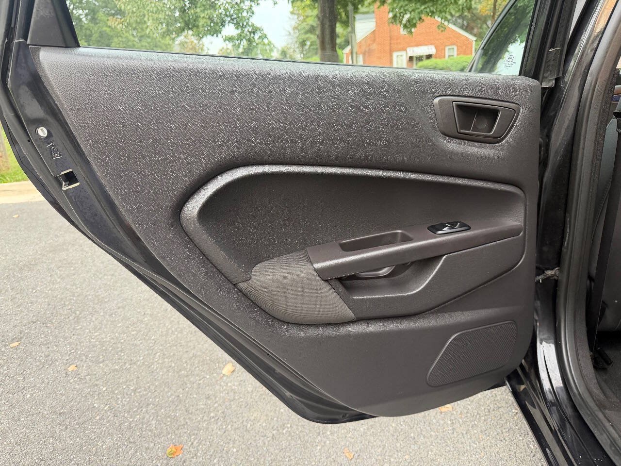 Used 2012 Ford Fiesta SE FWD image 11