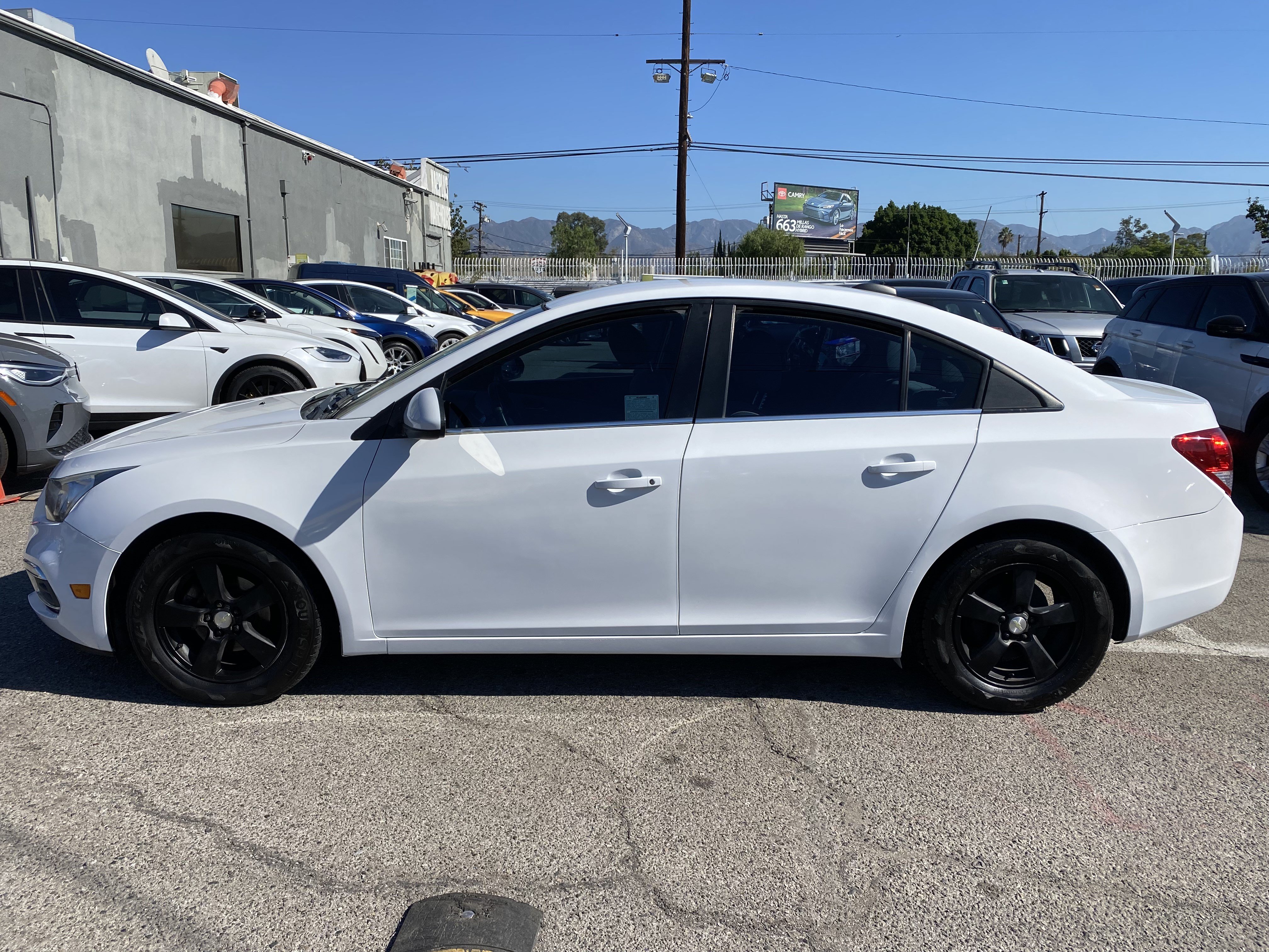 Used 2016 Chevrolet Cruze LT w/ Technology Package FWD image 11