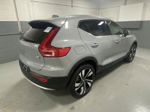 Used 2025 Volvo XC40 B5 Plus w/ Protection Package Premier image 3