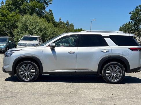 Used 2025 Nissan Pathfinder SL w/ SL Premium Package FWD image 7