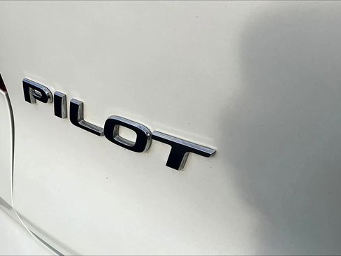 Used 2017 Honda Pilot EX image 9