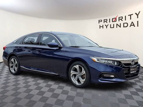 Used 2018 Honda Accord EX image 3